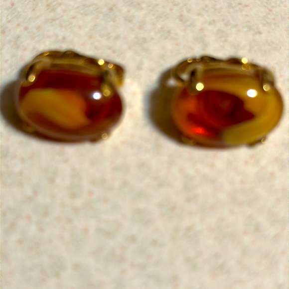 Vintage Trifari crown faux tortoiseshell stone and bead bracelet set (571) - Picture 6 of 9